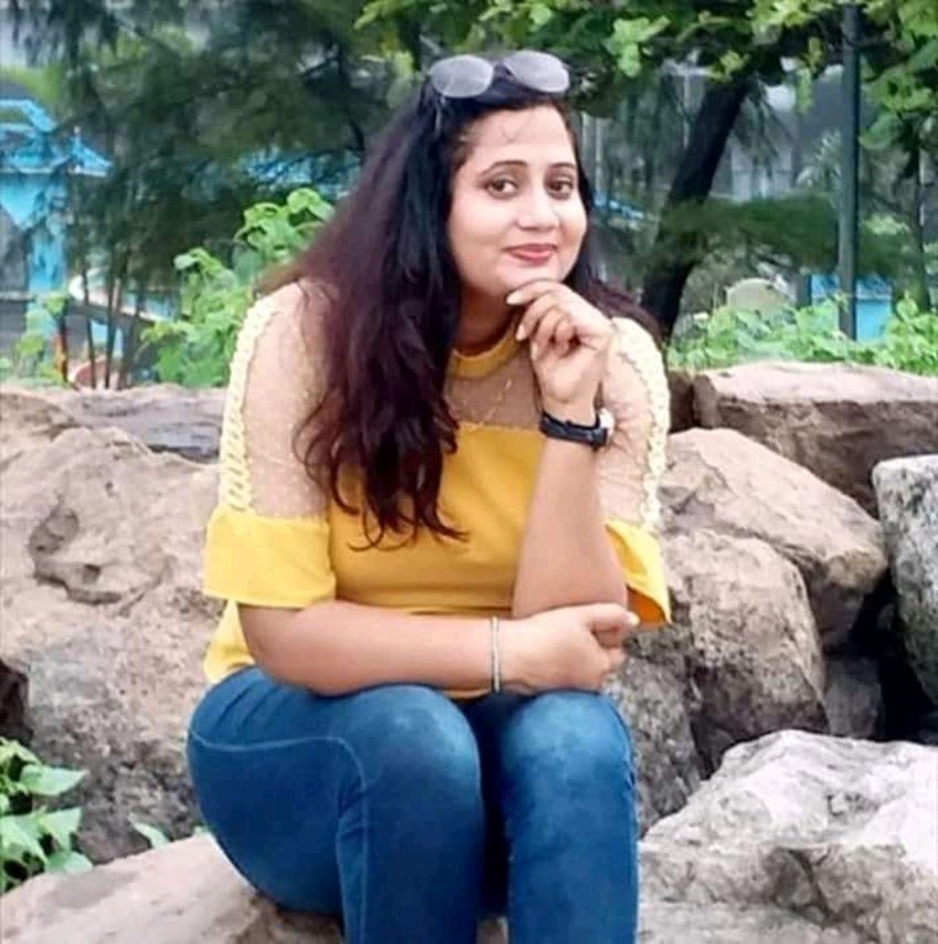 कोर्ट के बाहर भी वह पीड़िता के परिवार के साथ खड़ी रहीं।