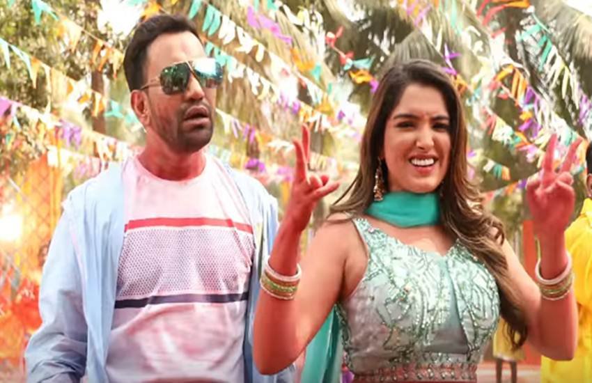 Nirahua Bhojpuri Holi Song 2020: निरहुआ-अंतरा सिंह का गाना 'रंग डल्बा ते देहाब हजार गारी' हुआ वायरल