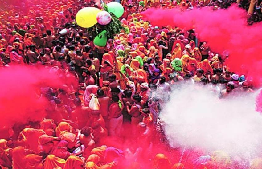 Holi 2020, Aishwarya Rai bachchan, Happy Holi 2020, ऐश्वर्या राय बच्चन, Aaradhya Bachchan, होली 2020, Holi celebration, सितारों की होली, सितारों संग होली, होली, entertainment, bollywood, entertainment hindi news