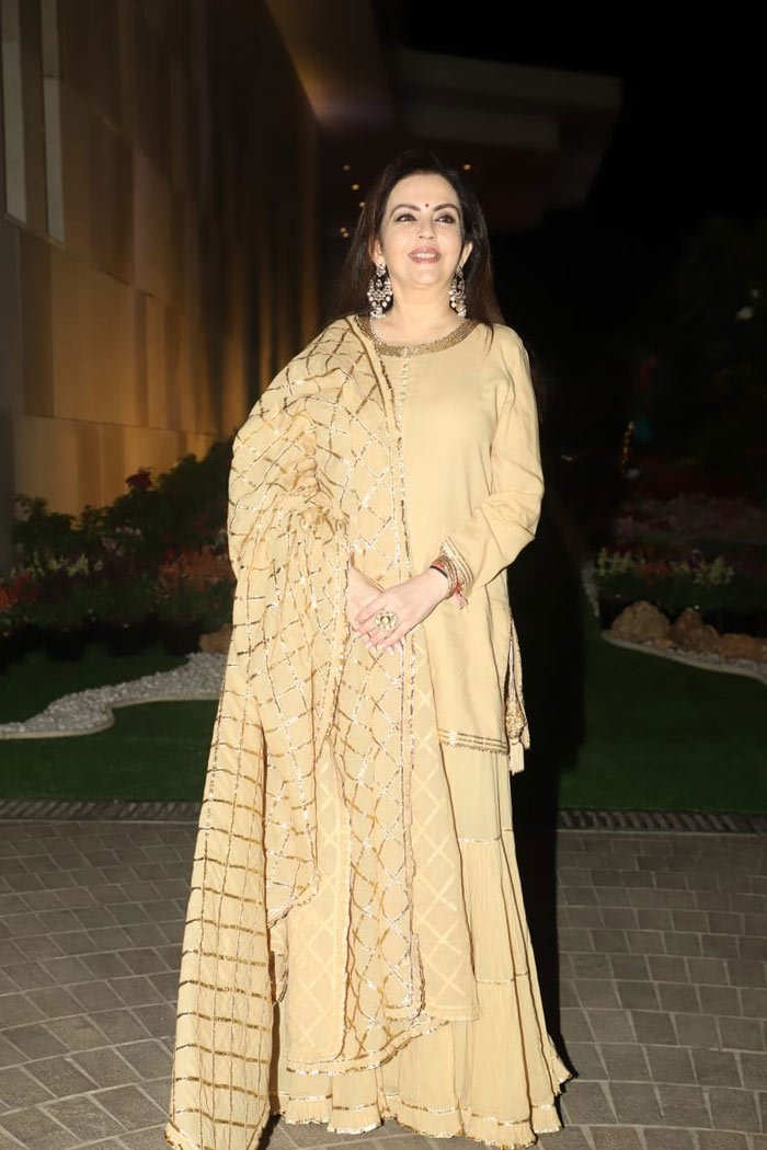 holi 2020, ambanis holi party, priyanka chopra, katrina kaif, priyanka chopra nick jonas holi party, Vicky Kaushal, Rajkummar Rao, Jacqueline Fernnadez, Huma Qureshi, होली पार्टी, होली 2020, अंबानी होली पार्टी