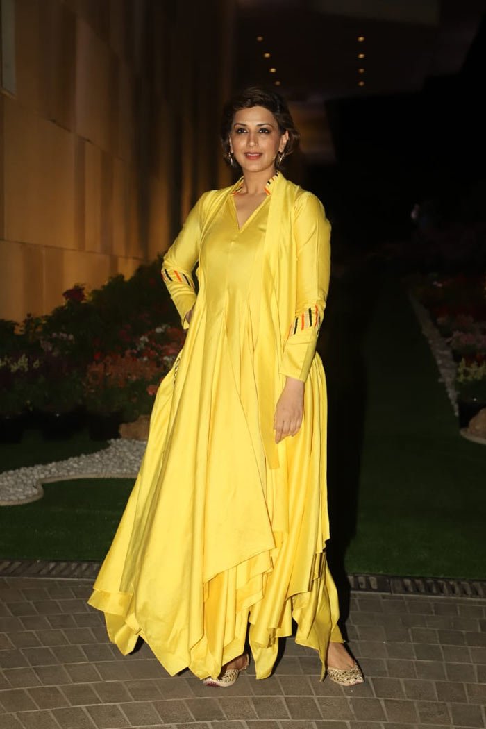 holi 2020, ambanis holi party, priyanka chopra, katrina kaif, priyanka chopra nick jonas holi party, Vicky Kaushal, Rajkummar Rao, Jacqueline Fernnadez, Huma Qureshi, होली पार्टी, होली 2020, अंबानी होली पार्टी
