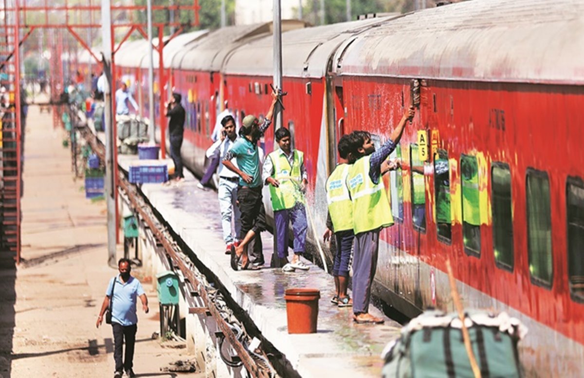 COVID-19 Crisis, Coronavirus, COVID-19, Indian Railways, Railways, Suspends, Passenger Services, India, Coronavirus, Death, India News, National News, Hindi News