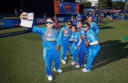 भारतीय महिला टीम को क्रिकेट बिरादरी से मिल रहीं बधाइयां, कोहली बोले- हमें आप पर गर्व