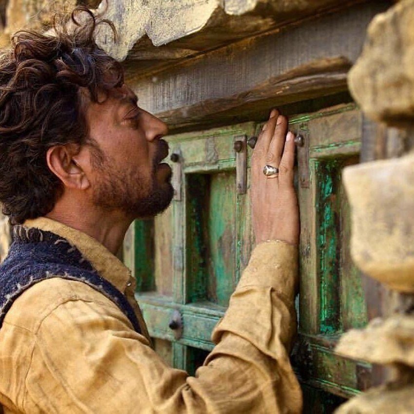 इरफान की हिंदी मीडियम दर्शकों द्वारा खूब पसंद की गई थी। अब देखना है अंग्रेजी मीडियम को भी उतना ही प्यार मिल पाता है कि नहीं।