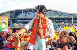 MP: उधर BJP के हुए ज्योतिरादित्य सिंधिया, इधर कमलनाथ सरकार ने खिलाफ में बैठा दी जांच