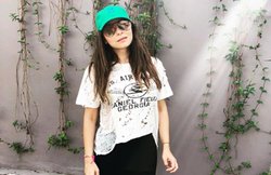 कनिका कपूर की ग्लोइंग स्किन के पीछे है ये राज, जानिए कैसे रखती हैं ध्यान