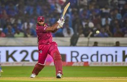 कीरोन पोलार्ड ने रचा इतिहास, 500 टी20 खेलने और 10 हजार रन बनाने वाले बने पहले क्रिकेटर