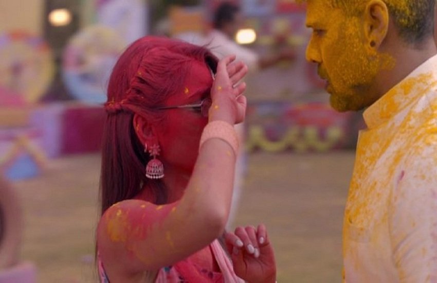Kumkum Bhagya: अभि ने लगाया प्रज्ञा को रंग