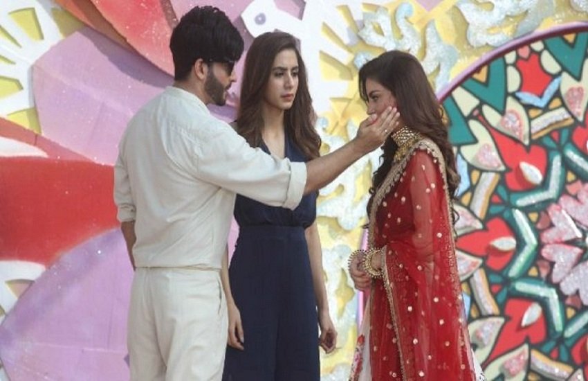 Kundali Bhagya: माहिरा के सामने करण ने दिया प्रीता को रंग