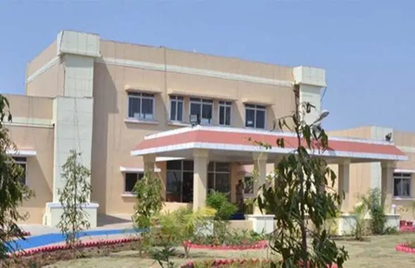 राज्य सरकार की इच्छा के खिलाफ कुशाभाऊ ठाकरे यूनिवर्सिटी में कुलपति की नियुक्ति। (फाइल फोटो) राज्य सरकार की इच्छा के खिलाफ कुशाभाऊ ठाकरे यूनिवर्सिटी में कुलपति की नियुक्ति। (फाइल फोटो)