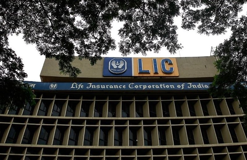 अन्य कैटेगरी के कैंडिडेट्स को 700 रुपए की आवेदन फीस देनी है। अन्य कैटेगरी के कैंडिडेट्स को 700 रुपए की आवेदन फीस देनी है।