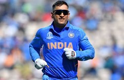 पूर्व ओपनर का खुलासा- MS Dhoni 30 लाख कमा रांची में सुकून की जिंदगी बिताना चाहते थे; आज हैं 800 करोड़ के मालिक