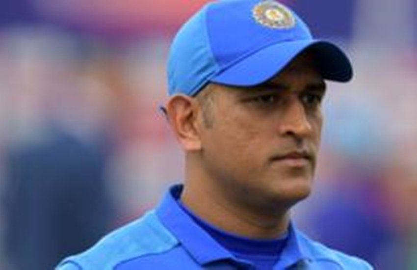 धोनी ने 2007 में वनडे टीम की कमान संभाली और अपनी अगुआई में आईसीसी के तीनों बड़े टूर्नामेंट जीतने वाले पहले और इकलौते कप्तान बने। 