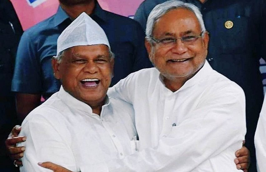 हिंदुस्‍तानी अवाम मोर्चा के राष्‍ट्रीय अध्यक्ष जीतन राम मांझी और बिहार के मुख्यमंत्री नितीश कुमार। (indian express)