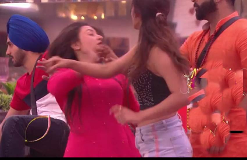 Mujhse Shadi karoge: कैरेक्टर पर उठा सवाल तो नवदीश ने उठाया हीना पर हाथ