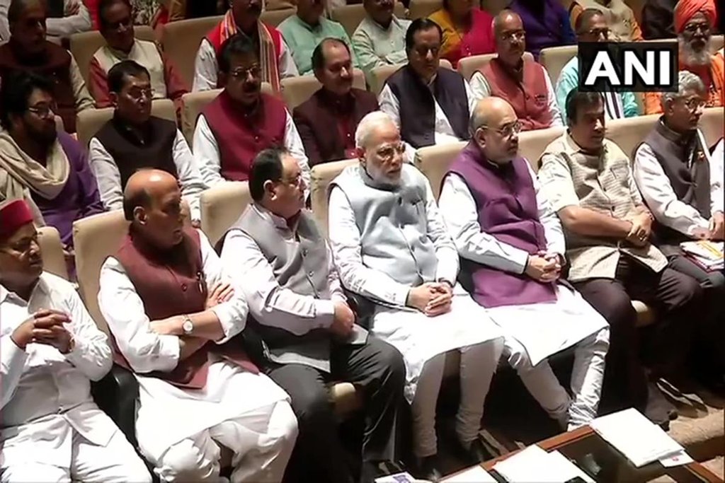 एनसीपी ने 'सोशल मीडिया छोड़ने' को लेकर प्रधानमंत्री नरेंद्र मोदी पर निशाना साधा है। (फाइल फोटो- पीटीआई)