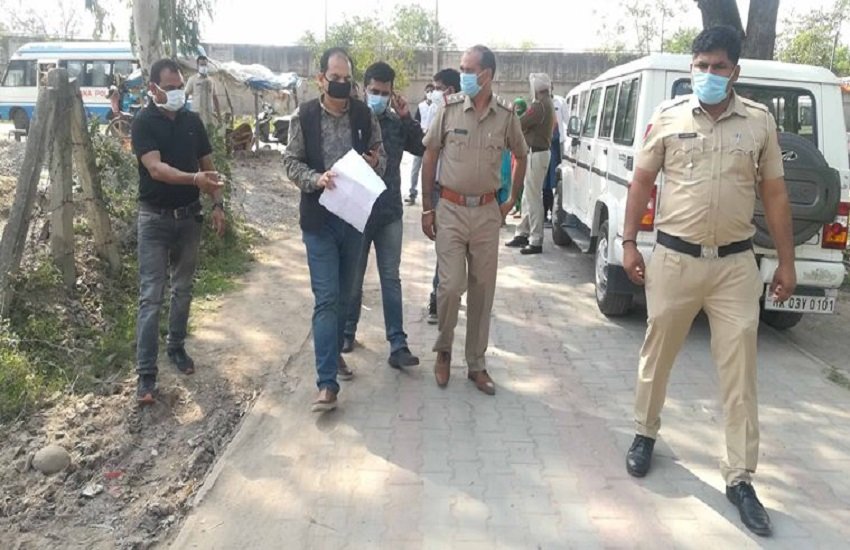 सेवाओं की डिलीवरी में रोक आने के बाद ई-कॉमर्स कंपनियों ने इस मामले में सरकार से मदद की गुहार लगाई। (indian express file) सेवाओं की डिलीवरी में रोक आने के बाद ई-कॉमर्स कंपनियों ने इस मामले में सरकार से मदद की गुहार लगाई। (indian express file)