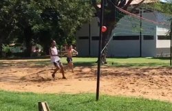 COVID-19: रोनाल्डिन्हो ने लॉकडाउन में खेली कैदियों संग फुट-वॉलीबॉल, फैन बोला- मुझे भी जेल जाना है; देखें VIDEO