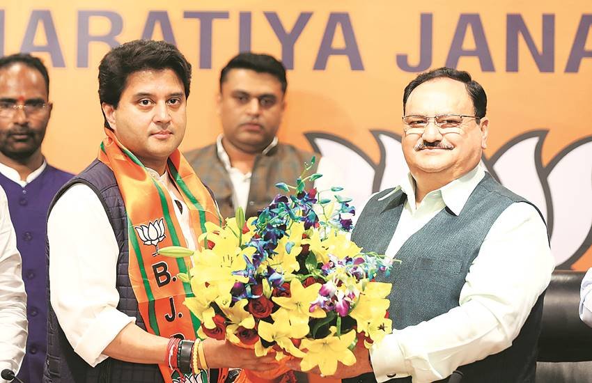 ज्योतिरादित्य ने भाजपा का दामन थामने के बाद गांधी परिवार के किसी सदस्य पर कोई टिप्पणी नहीं की। ज्योतिरादित्य ने भाजपा का दामन थामने के बाद गांधी परिवार के किसी सदस्य पर कोई टिप्पणी नहीं की।