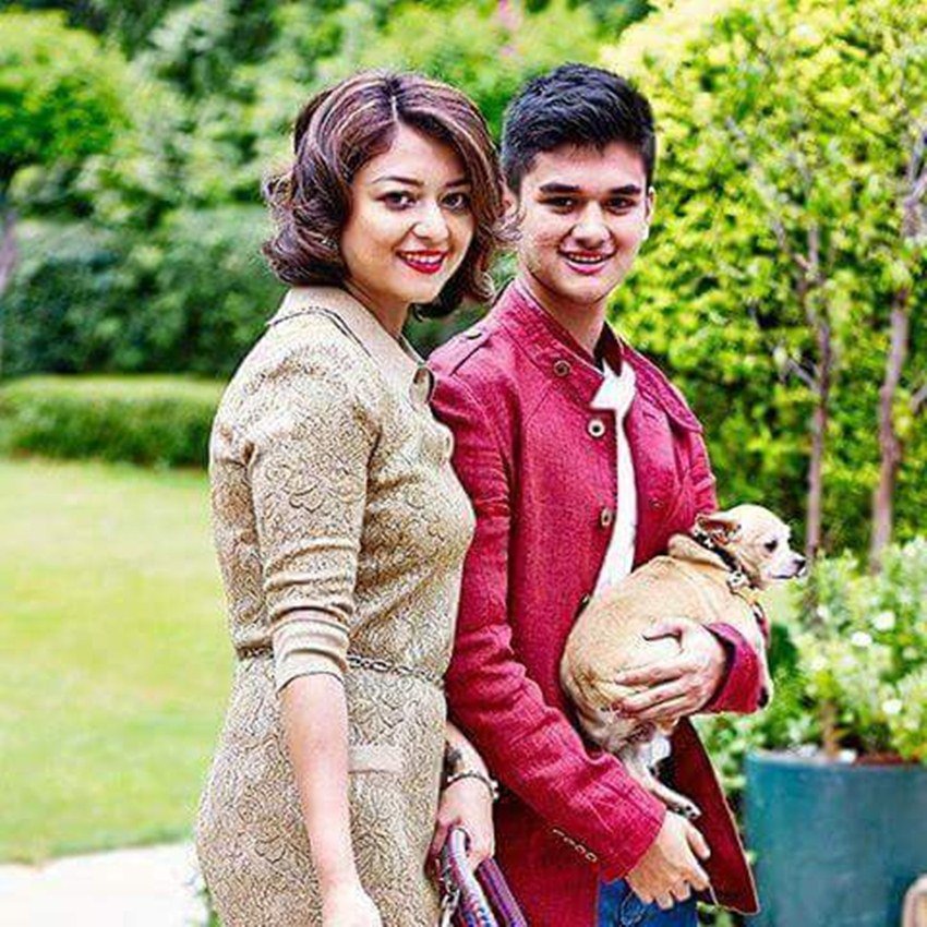 प्रियदर्शिनी की माता भी राजपरिवार की हैं। वह नेपाल राजघराने से संबंध रखती हैं।