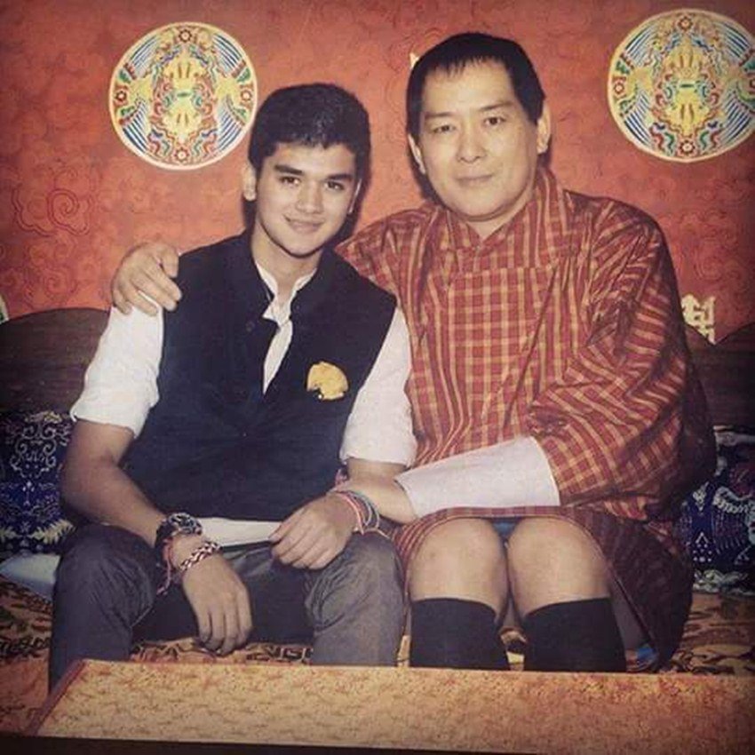 बेटी का नाम है अनन्या सिंधिया। अनन्या को घुड़सवारी का बड़ा शौक है। उनके पास एक घोड़ा भी है जिसका नाम गागा है। बताया जाता है कि अनन्या ने 8 साल की उम्र से ही हॉर्स राइडिंग शुरू कर दी थी।