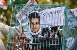 Scindia Joins BJP: ज्योतिरादित्य सिंधिया के BJP में शामिल होने के बाद कांग्रेस का नया नारा “शर्म करो महाराज!”