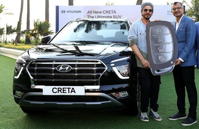 शाहरुख खान को मिली देश की पहली नई Hyundai Creta की चाबी! 50 से ज्यादा कनेक्टिविटी फीचर्स से लैस यह SUV पहचानती है आपकी आवाज, जानें क्या है खास