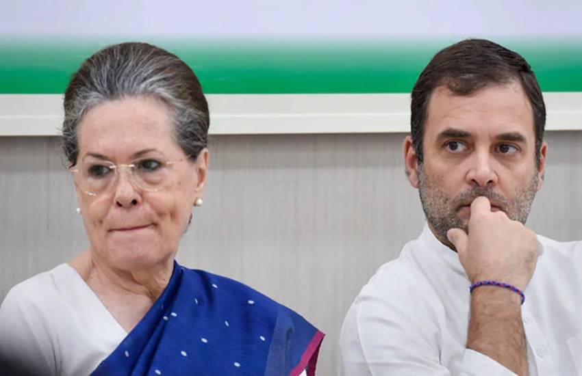 सोनिया गांधी और राहुल गांधी ने पीएम मोदी पर निशाना साधा है। (फाइल फोटो)
