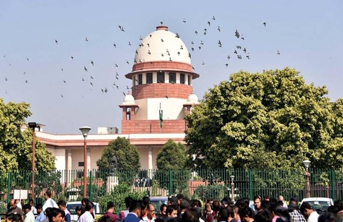 SC: गाइडलाइन्स दरकिनार कर कोर्टरूम में घुस रहे थे वकील, रोकने पर हंगामा, नाराज जस्टिस ने दी चेतावनी