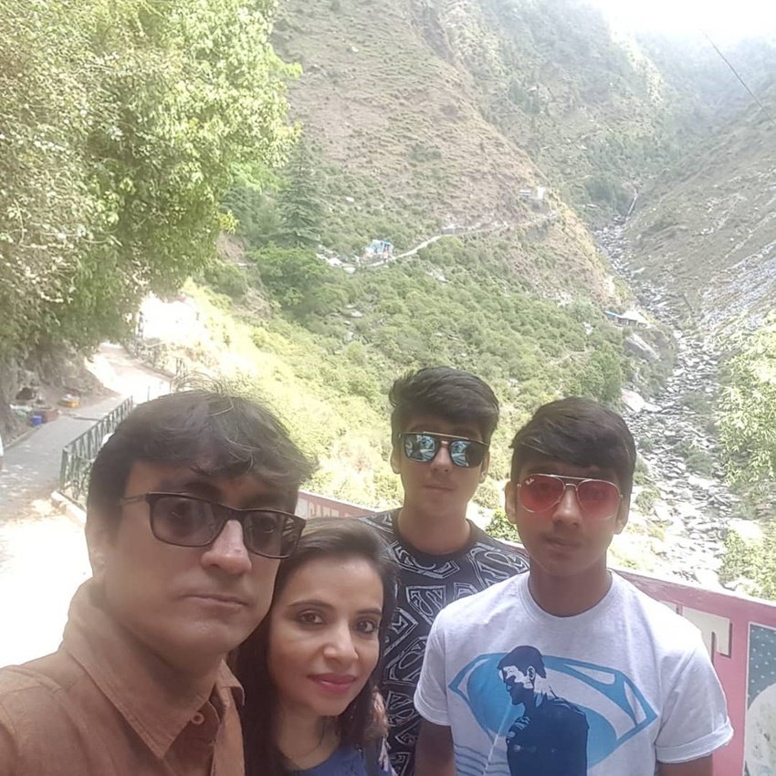 दोनों TikTok पर अपने वीडियोज से लोगों का ध्यान अपनी तरफ खींचते हैं।