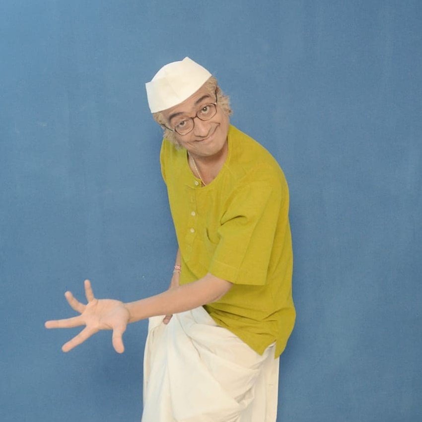 रियल लाइफ में अमित भट्ट अपने ऑन्स्क्रीन बेटे जेठालाल (दिलीप जोशी निभा रहे हैं ये किरदार) से भी उम्र में कम हैं। <a href="https://www.jansatta.com/photos/picture-gallery/taarak-mehta-ka-ooltah-chashmah-fame-amit-bhatt-alias-champak-chacha-is-very-young-in-real-life/1363600/  “> असल में बहुत छोटे हैं ‘तारक मेहता का उल्टा चश्मा’ के बापू जी, ऑनस्क्रीन बेटे से भी कम है उम्र