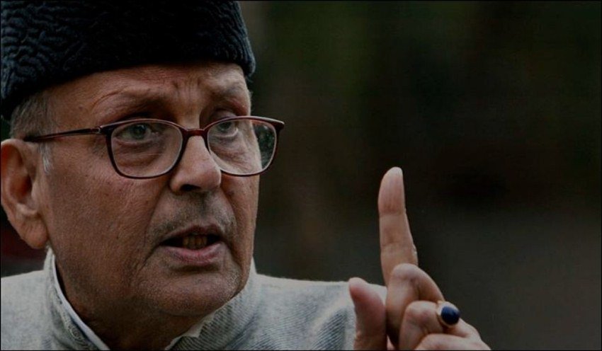 वीपी सिंह ने बीए, बीएससी और एलएलबी किया था। वीपी सिंह ने इलाहाबाद विश्वविद्यालय के साथ ही पूना यूनिवर्सिटी से भी पढ़ाई की है।