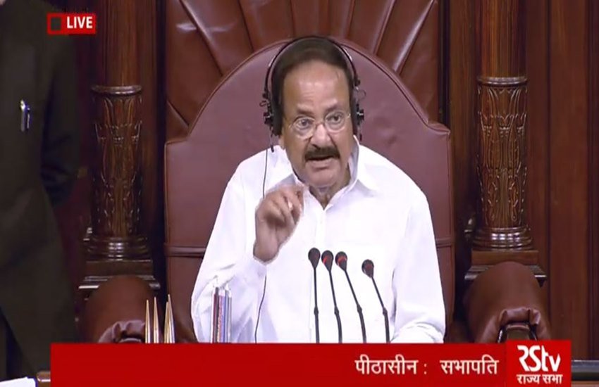 उपराष्ट्रपति वेंकैया नायडू ने विपक्षी सांसदों नारेबाजी करने पर चेतावनी दी। (Photo: ANI)