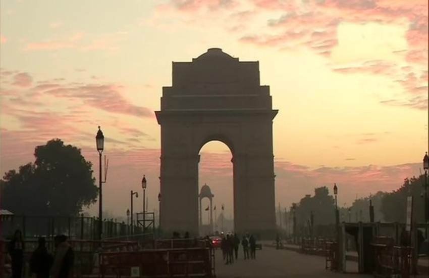 पहाड़ी इलाकों में बर्फबारी की वजह से मैदानी इलाकों में ठंड एक बार फिर से बढ़ गई है। (Photo: ANI) पहाड़ी इलाकों में बर्फबारी की वजह से मैदानी इलाकों में ठंड एक बार फिर से बढ़ गई है। (Photo: ANI)