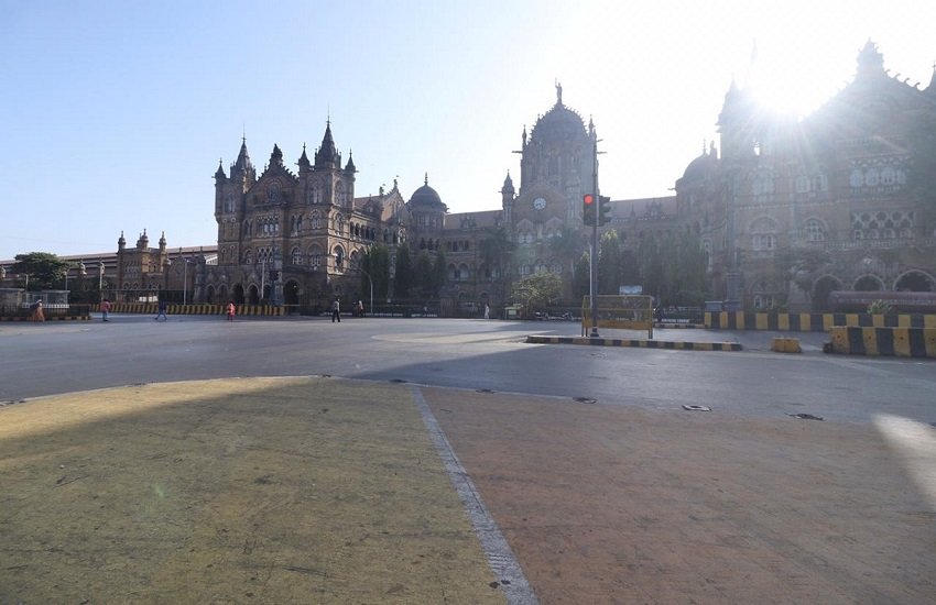 Janta Curfew in India Updates: जनता कर्फ्यू के चलते मुंबई की सड़कें खाली पड़ी हैं। 