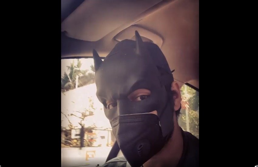 Coronavirus Lockdown: कोरोना वायरस के फैलते संक्रमण के चलते पूरे देश में लॉकडाउन लागू है। लोगों से अपने घरों से बाहर ना निकलने की अपील की गई है। लॉकडाउन के कारण रोज कमाकर खाने वाले दिहाड़ी मजदूरों पर संकट का पड़ाह टूट पड़ा है। इन्हें एक वक्त की रोटी के भी लाले पड़ गए हैं। ऐसे लोगों की मदद को सरकार समेत तमाम लोग आगे आए हैं। लोग अपने हिसाब से जितनी हो सके मदद कर रहे हैं। इसी कड़ी में जरूरतमंदों तक सामान पहुंचाने के लिए एक बॉलीवुड एक्टर ने बैटमैन का रूप धर लिया।