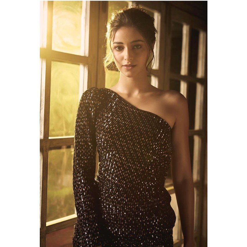 बता दें कि अनन्या पांडे फिल्म स्टार चंकी पांडे की बेटी हैं।