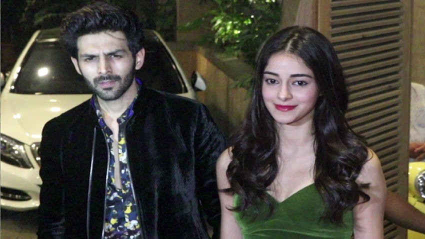 बता दें कि अनन्या पांडे का नाम कार्तिक आर्यन के साथ भी जुड़ चुका है।