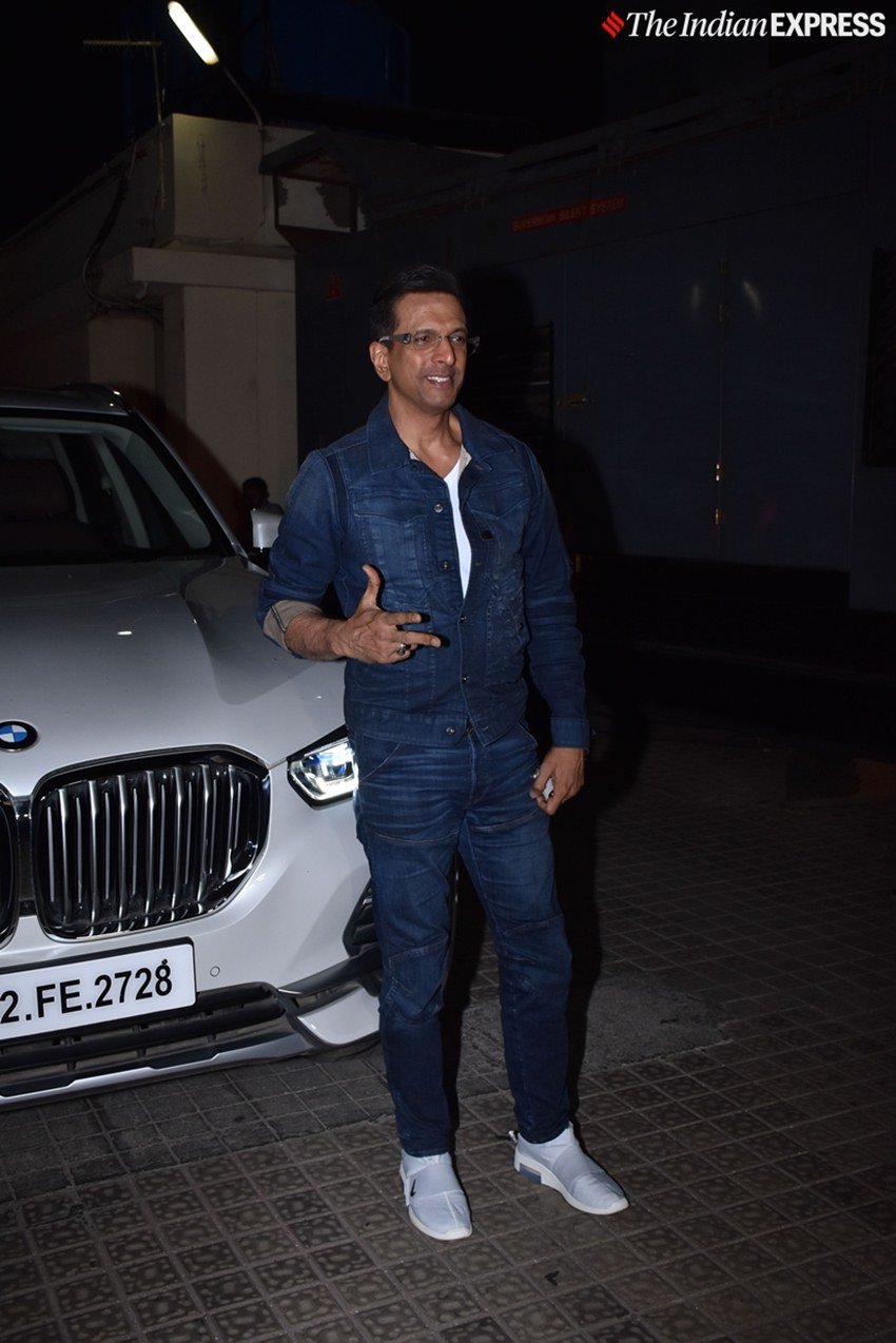 जावेद जाफरी भी अंग्रेजी मीडियम में काम कर रहे हैं। वह भी स्क्रीनिंग पर मौजूद रहे।