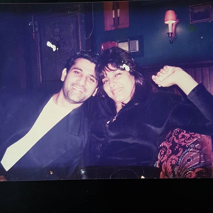 दरअसल अर्चना पूरन सिंह को घर की साफ-सफाई करने के दौरान अपनी और पति परमीत सेठी की कुछ पुरानी तस्वीरें मिलीं।