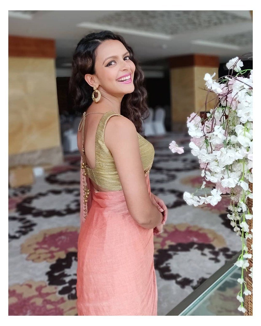 बिदिता सोशल मीडिया में भी काफी एक्टिव रहती हैं।