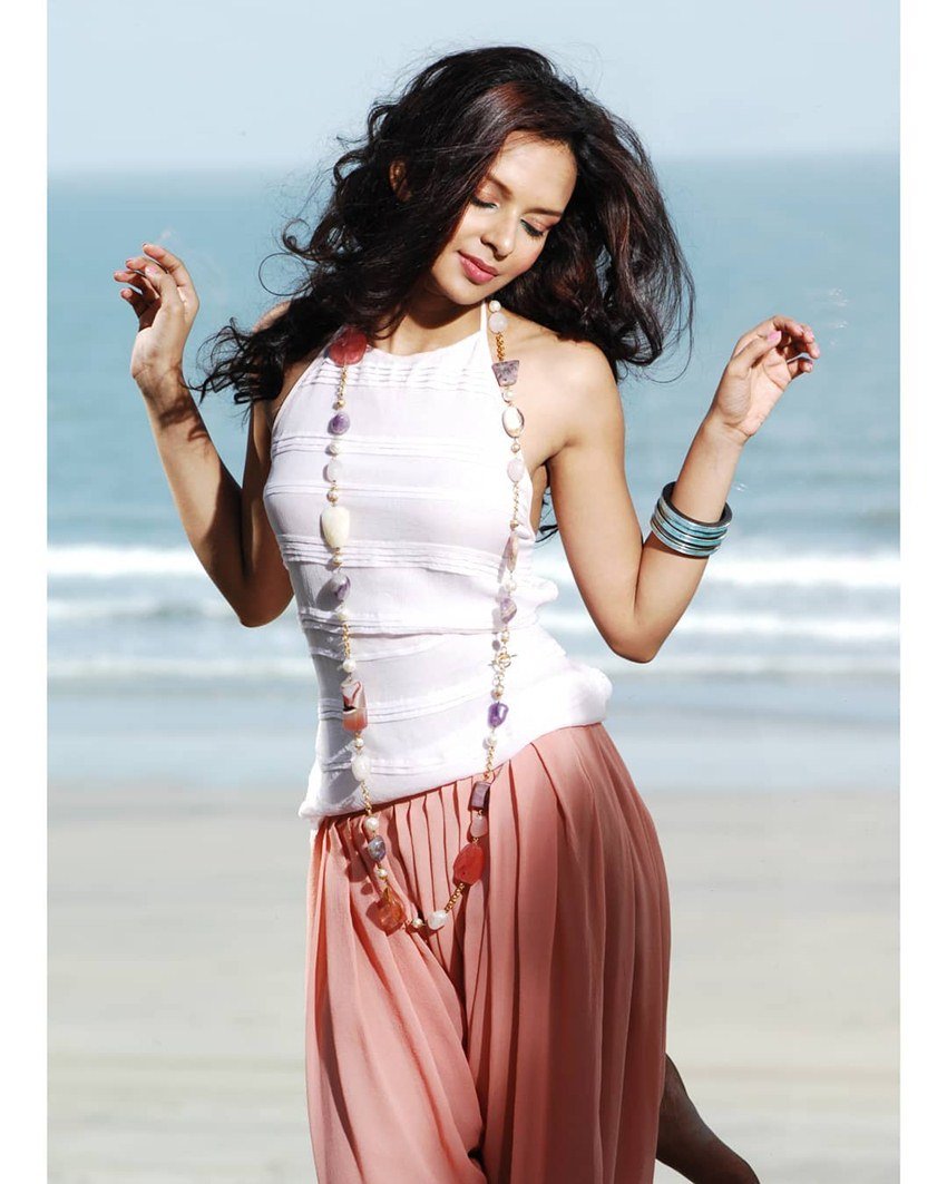 बिदिता एक्टिंग के साथ ही एक बेहतरीन क्लासिकल सिंगर भी हैं। कई इंटरव्यूज में वह इस बात का खुलासा कर चुकी हैं।