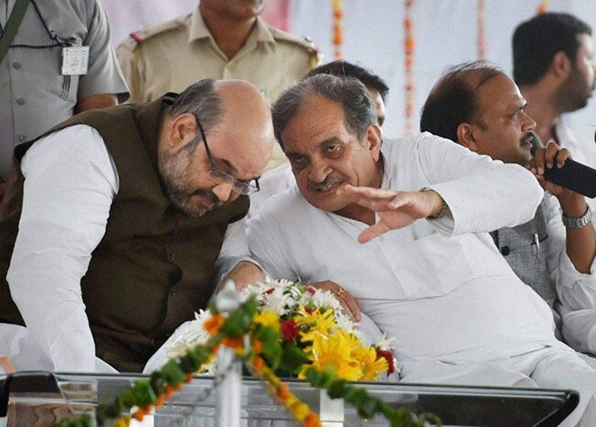 हरियाणा कांग्रेस के पुराने नेता चौधरी बीरेंद्र सिंह 2014 में बीजेपी में शामिल हो गए थे। पीएम नरेंद्र मोदी के पहले कार्यकाल में वह इस्पात मंत्री थे। फिलहाल BJP में वह किसी अहम जिम्मेदारी से मुक्त हैं।