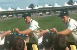IND vs NZ: ट्रेंट बोल्ट ने लाइव मैच के दौरान प्याज पर दिया फैन को ऑटोग्राफ, VIDEO हो रहा वायरल