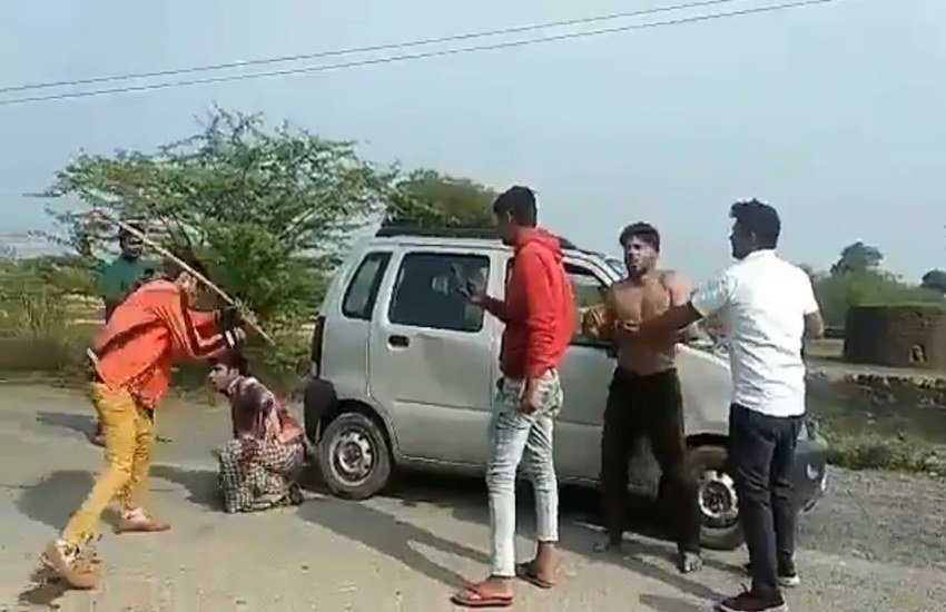 मुस्लिम युवकों की पिटाई का वीडियो बुलंदशहर का है।