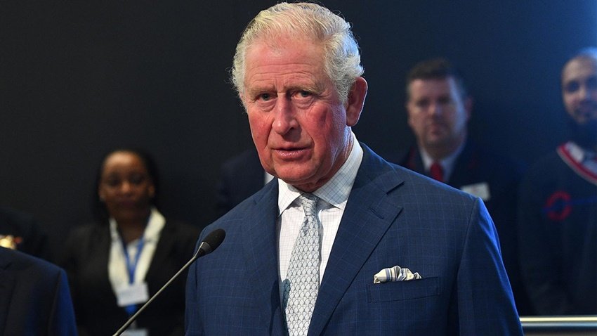 चीन के वुहान शहर से निकला कोरोना वायरस (Coronavirus) पूरी दुनिया के लिए महामारी बन गया है। इस खतरनाक वायरस से हजारों लोगों की जान जा चुकी है। लाखों लोग इसके संक्रमण की गिरफ्त में भी हैं। कोरोना से पीड़ित होने वाले लोगों में इंग्लैंड की रॉयल फैमिली के प्रिंस चार्ल्स (Prince Charles) भी शामिल हैं। 71 साल के प्रिंस चार्ल्स हाल ही में कोरोना पॉजिटिव पाए गए हैं।