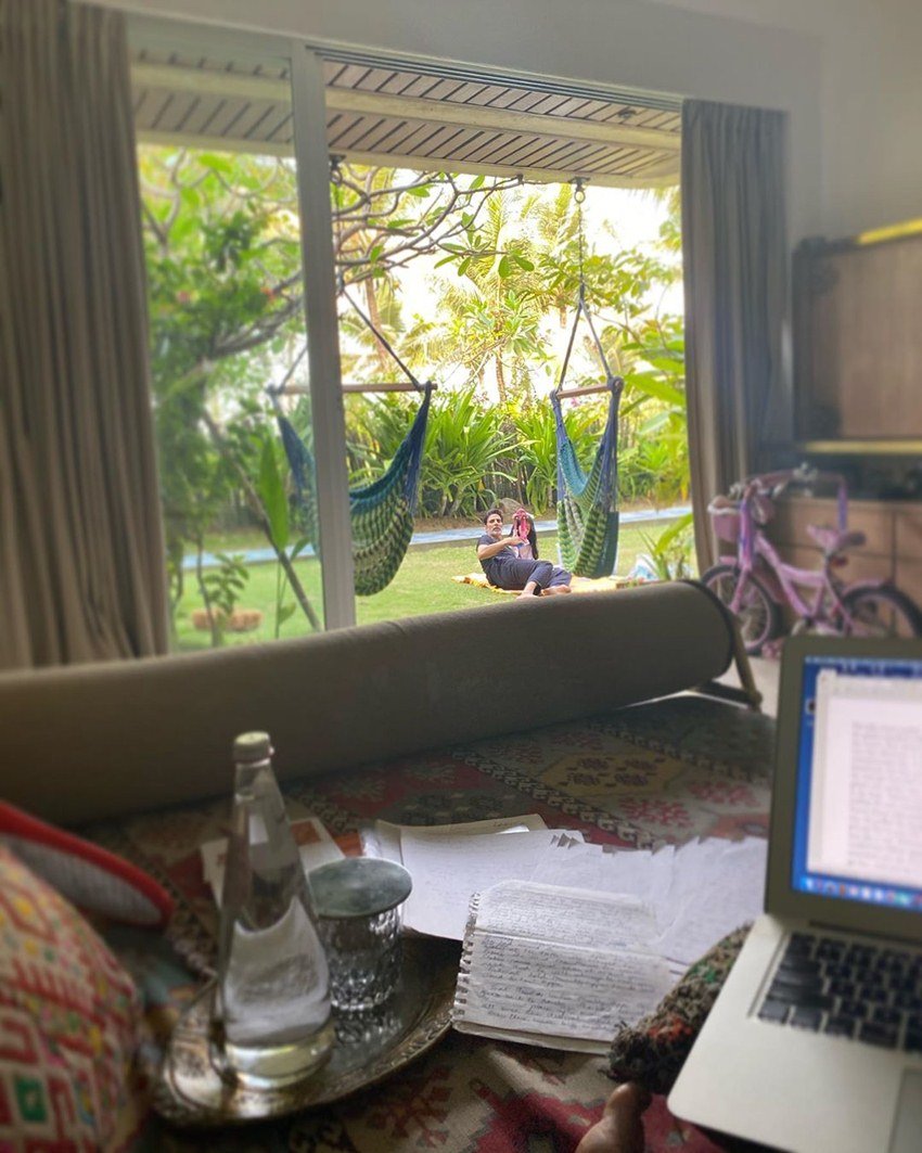 अक्षय कुमार अपनी बेटी संग समय बिता रहे हैं। ट्विंकल खन्ना ने ये फोटो पोस्ट की है।