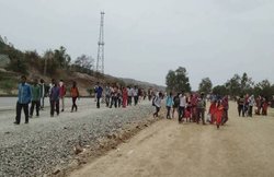 कोरोना का खौफ: घर जाने की जल्दी, दिल्ली से सैकड़ों लोग पैदल ही यूपी-बिहार रवाना, अहमदाबाद से भी जयपुर निकले मजदूर