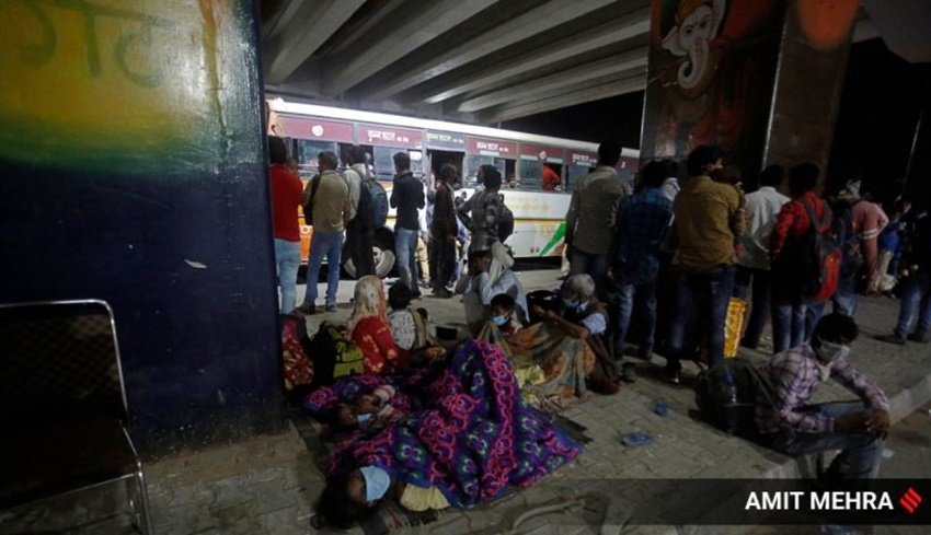 लॉकडाउन के बाद देश के तमाम हिस्सों से बड़ी संख्या में लोग अपने गांवों की तरफ लौटते दिखे। लॉकडाउन में अपने घरों को निकले ऐसे लोगों को काफी दिक्कतों का सामना भी करना पड़ा है।