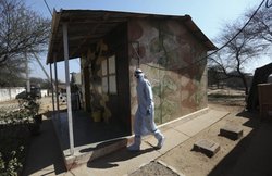 कोरोना का कहर: घरों में सड़ रही बुजुर्गों की लाशें, कई को मरने के लिए छोड़ा; सेना जुटी मदद में